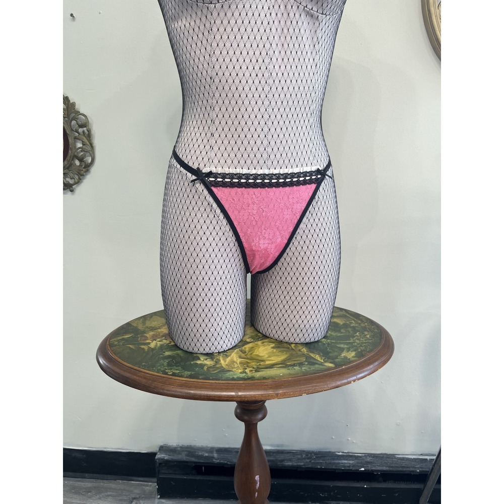 Vintage Y2K Victoria's‎ Secret Pink Lace Ruffle Thong Panty Small